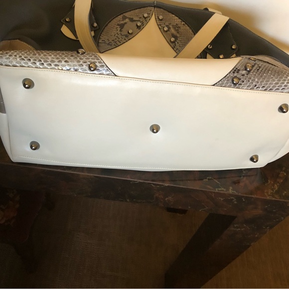 Extra large Italian made soft leather tote bag - Picture 3 of 6